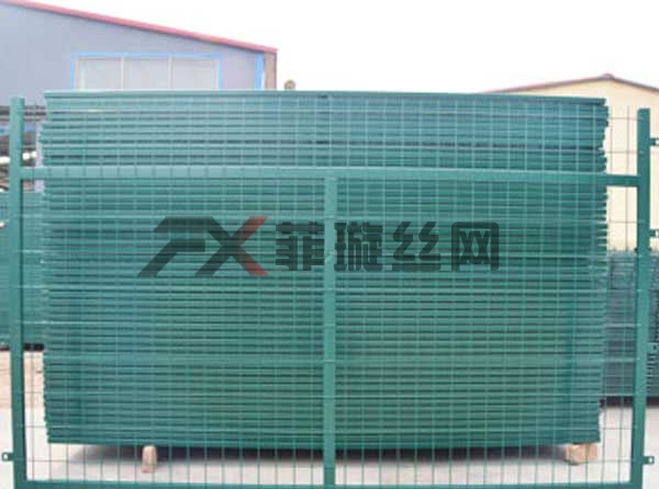 金屬網(wǎng)片防護(hù)柵欄銷(xiāo)售